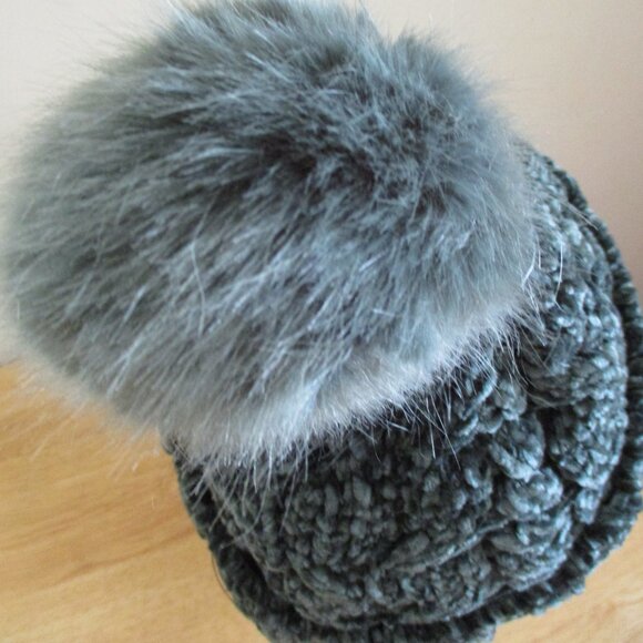 Vera Bradley SOFT Knit Chenille Pom Pom Beanie Hat. Green - Picture 5 of 11